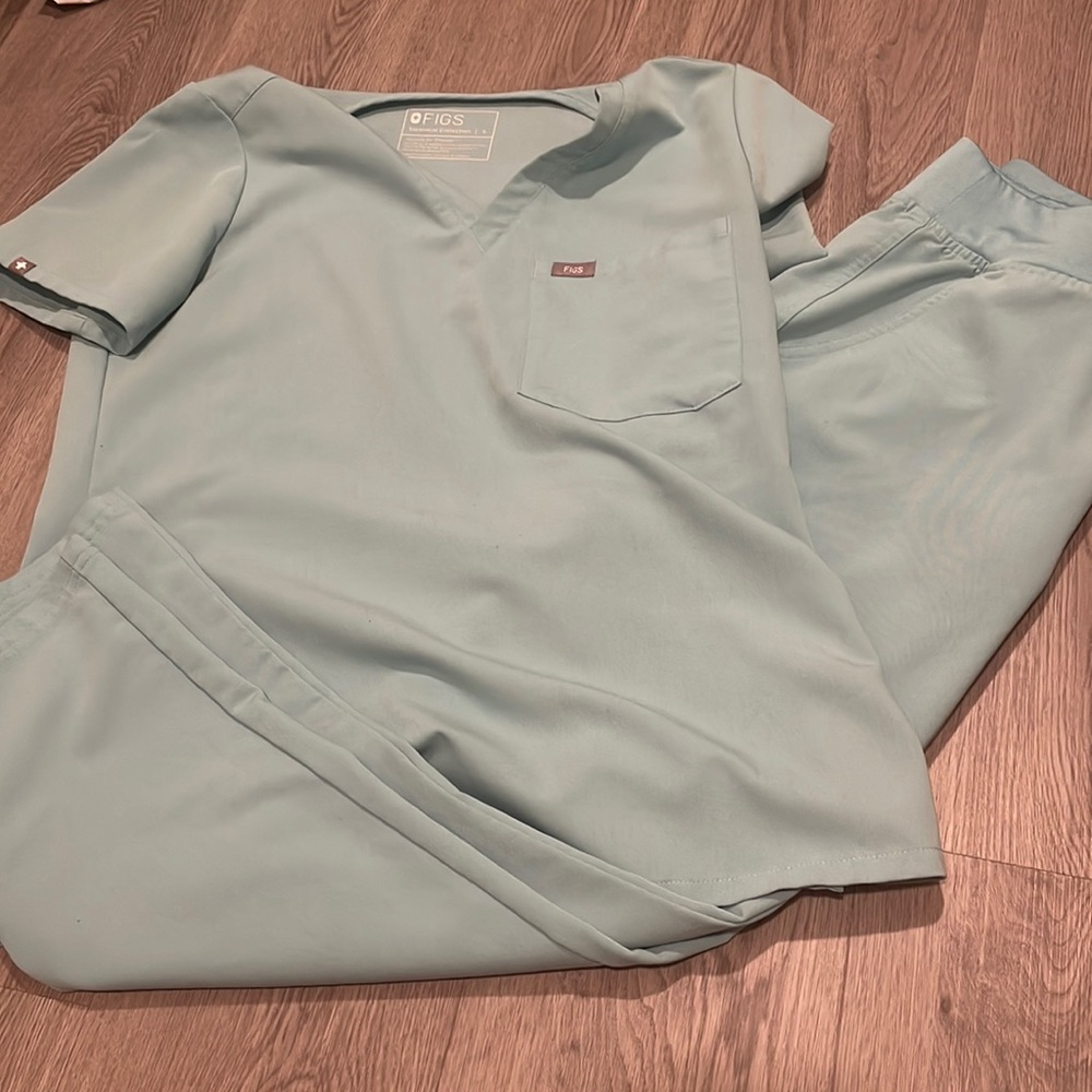 Size small Catarina top and size small petite Zola skinny pant fresh aqua